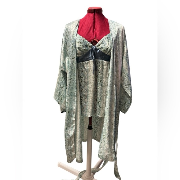 NWOT La Vie en Rose Luxury Edition 3 piece satin lingerie set - Picture 2 of 13